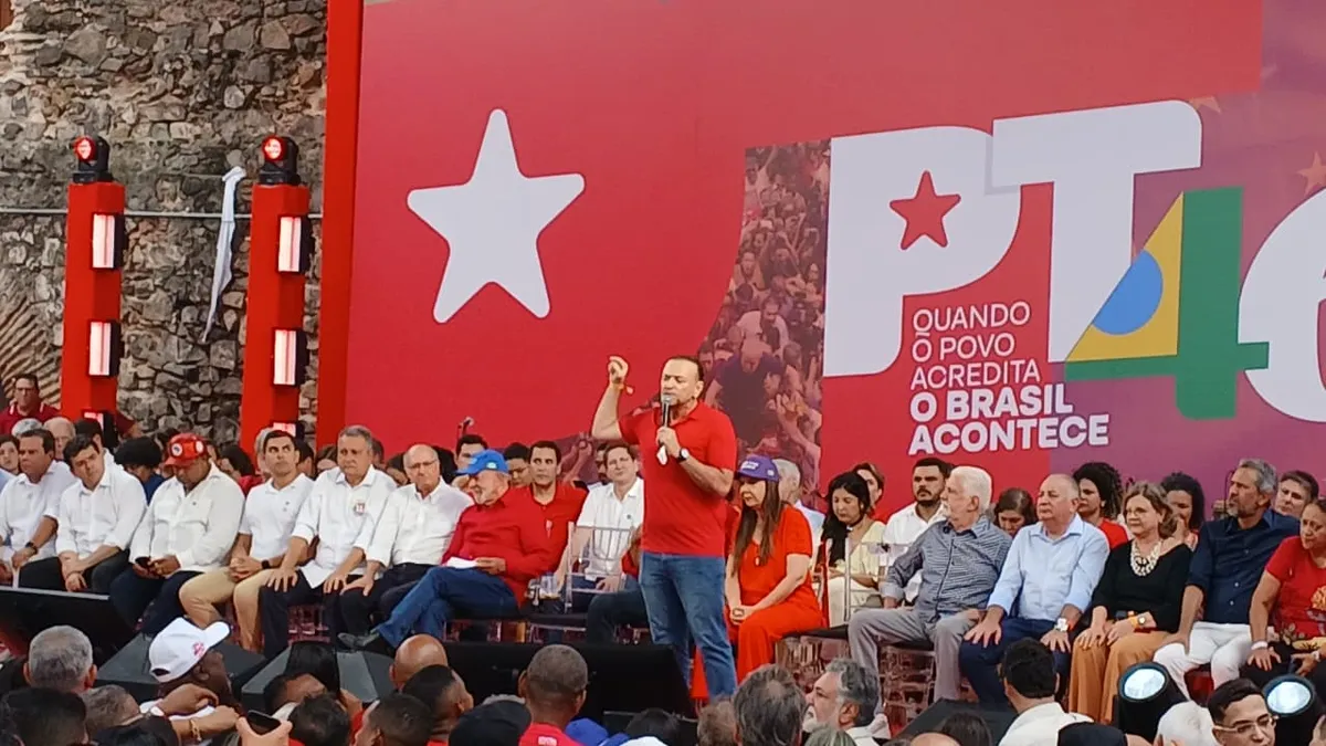 "Você nos honra, enquanto governador do PT, por tudo que você tem feito em transformação aqui", afirmou Edinho