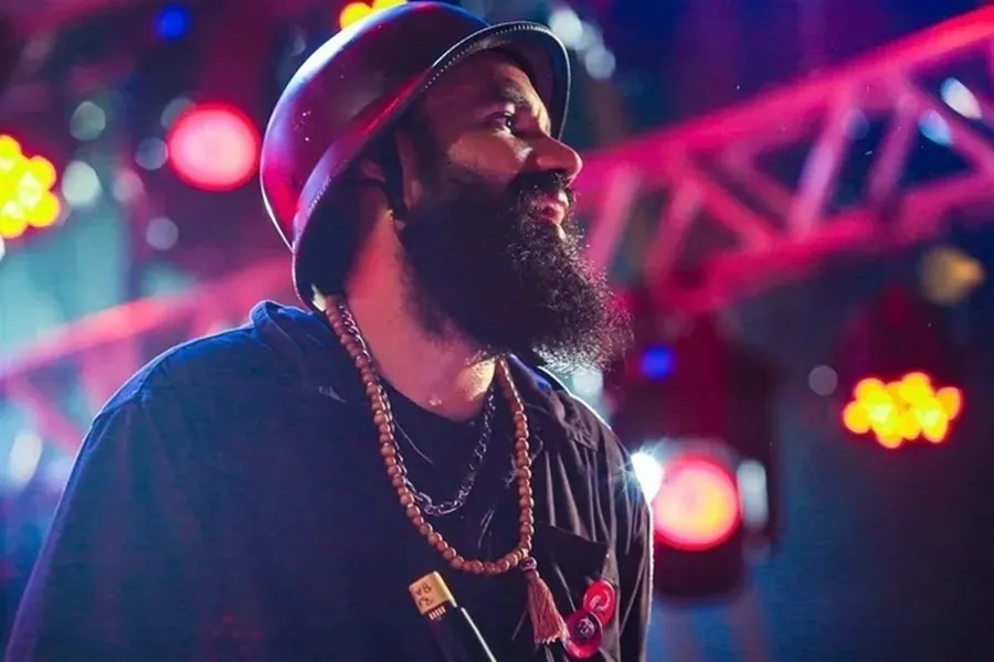 Vocalista do BaianaSytem, Russo Passapusso