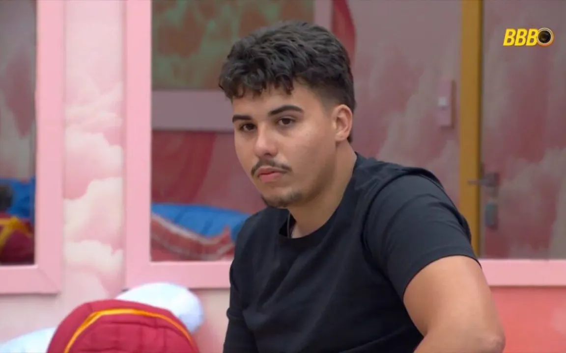 O rapaz pediu para sair do programa após assediar Jordana