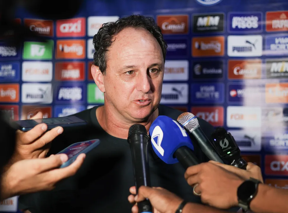 Rogério Ceni ironiza decisão da arbitragem