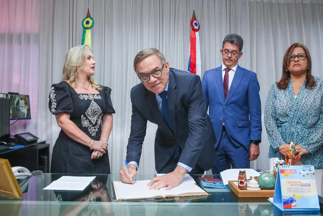 Deputado estadual Luciano Ribeiro tomou posse na Alba na quinta-feira, 22