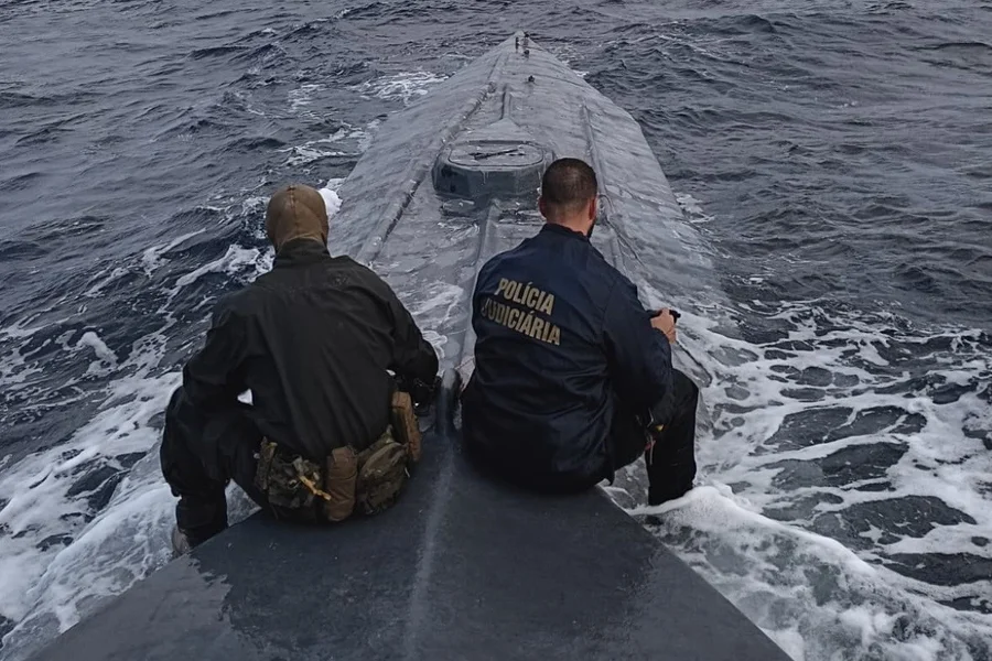 Policiais interceptaram submarino com quase nove toneladas de cocaína em Portugal