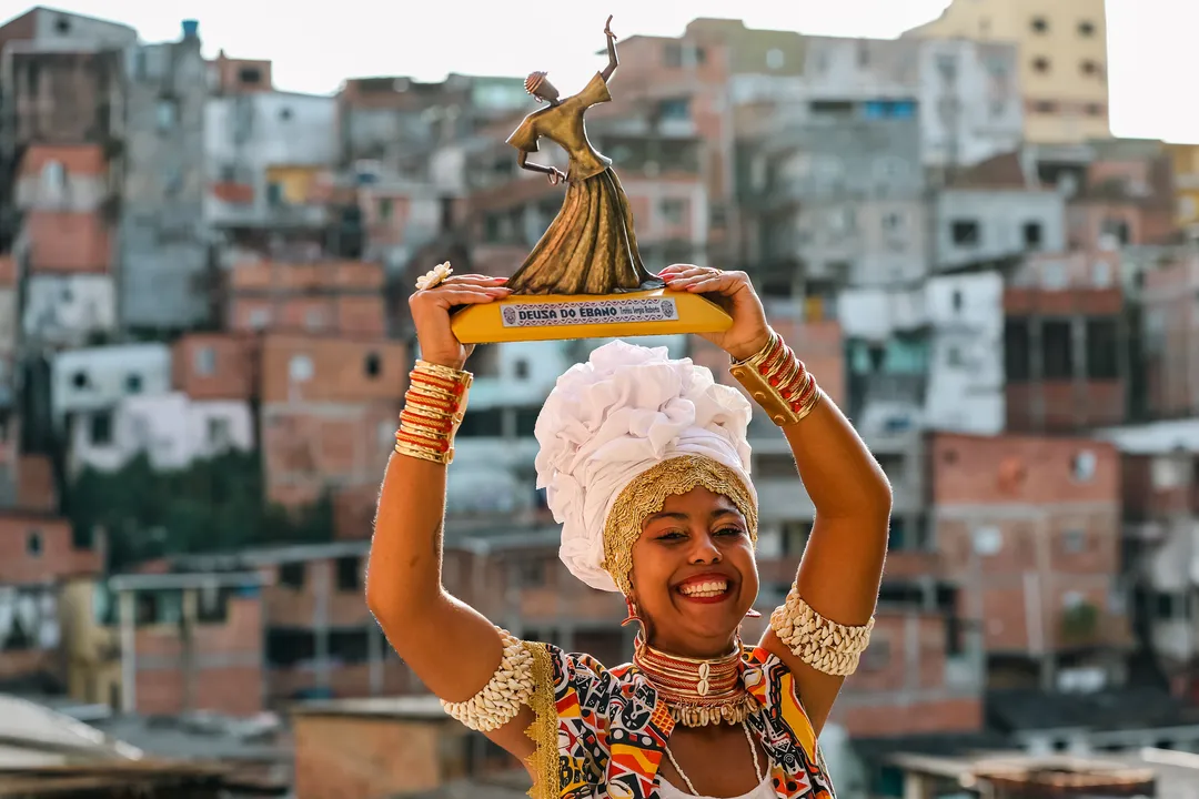 Carol Xavier conquista o Ébano após três anos e exalta a força do coletivo