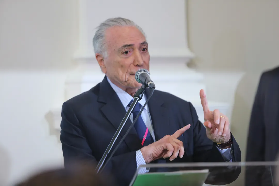 Michel Temer foi lembrado por escola de samba que homenageou Lula.