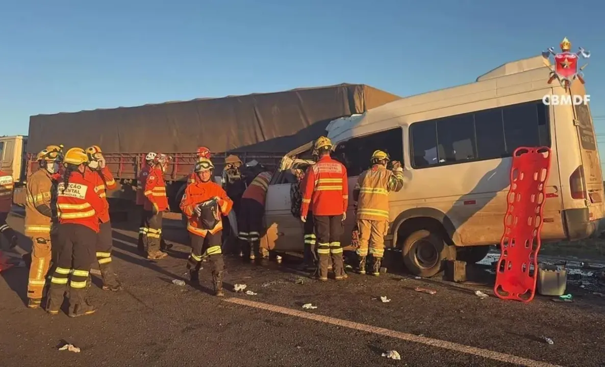 Corpo de Bombeiros do Distrito Federal (CBMDF) mobilizou 12 viaturas para atender a ocorrência