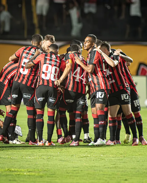 Jogador do Vitória pede perdão à esposa em rede social