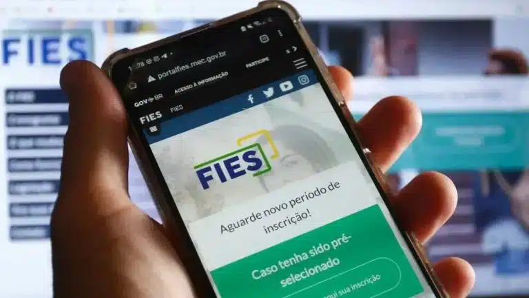 Imagem ilustrativa da imagem Estudantes que aderirem ao Desenrola Fies ficarão proibidos de fazer apostas online