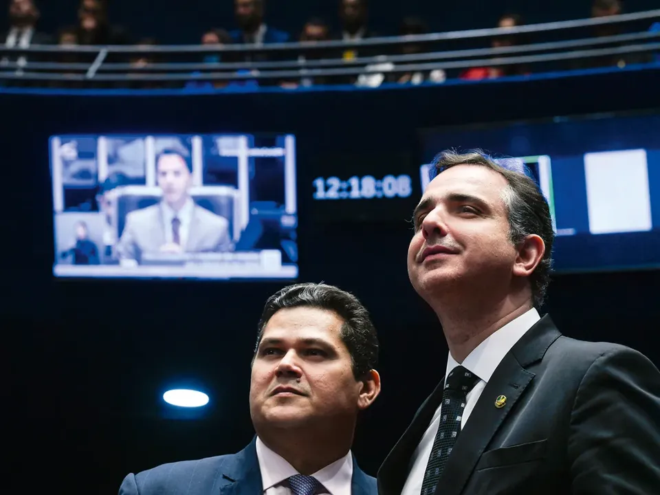 Alcolumbre articula para filiar Pacheco ao União Brasil.