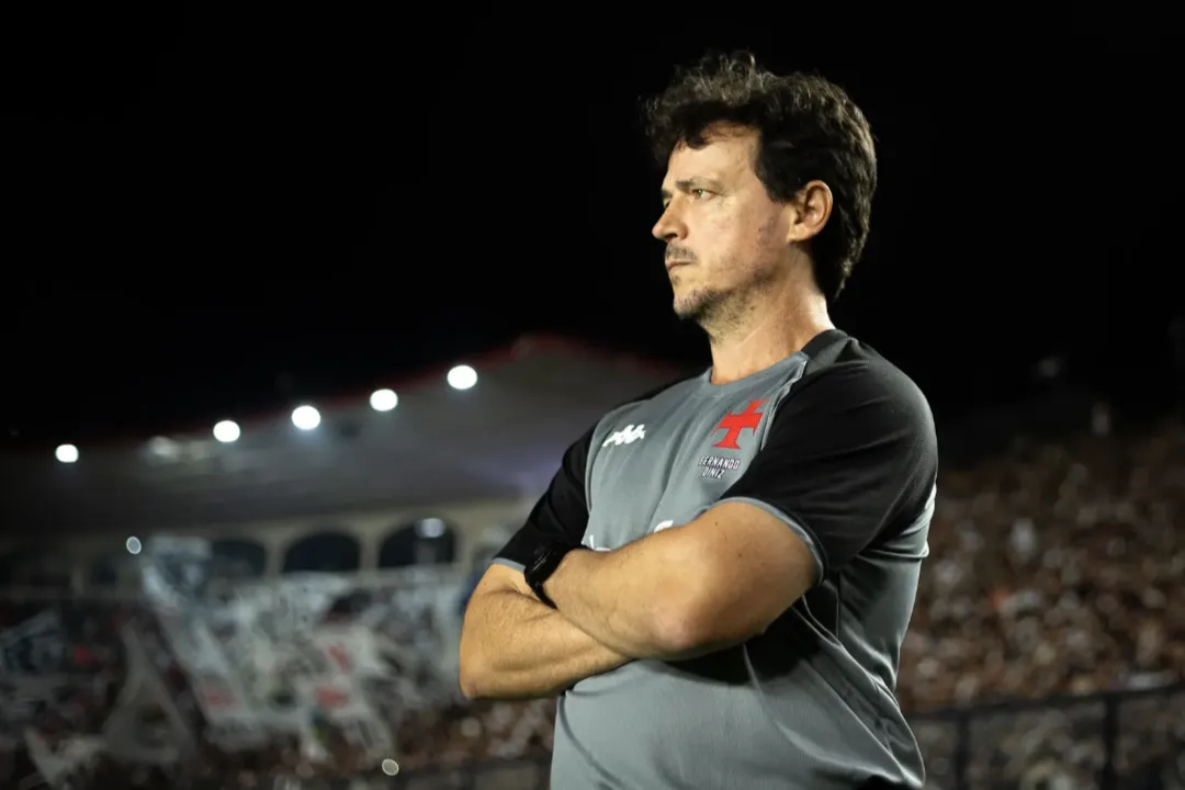 Lateral é regularizado e pode estrear pelo Vasco contra o Bahia