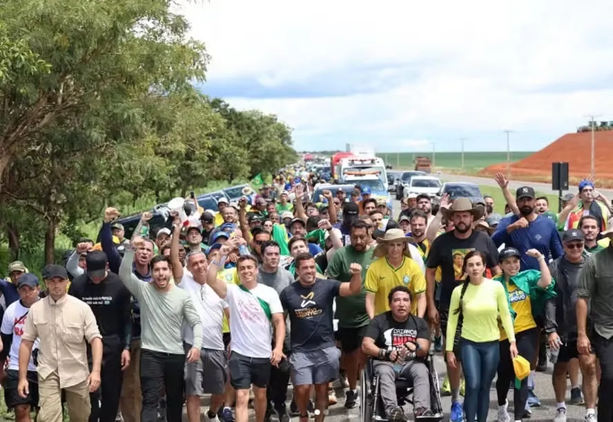 Caminhada pela Liberdade, liderada por deputado Nikolas Ferreira