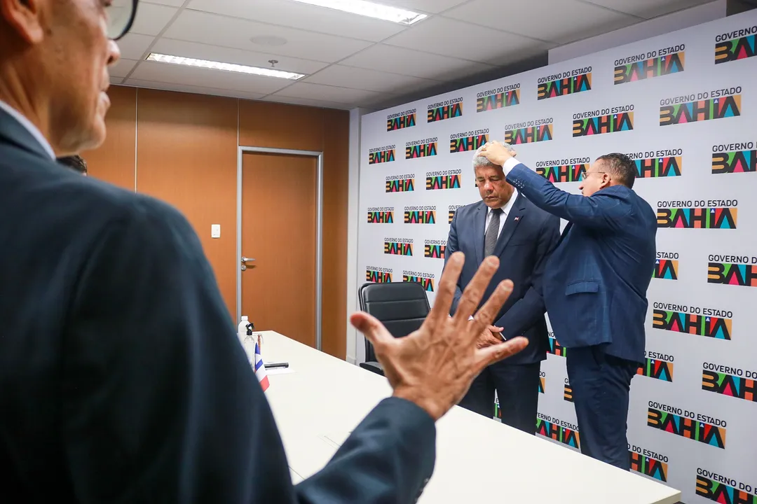 Encontro de Jerônimo com pastores da Universal movimentou política baiana.