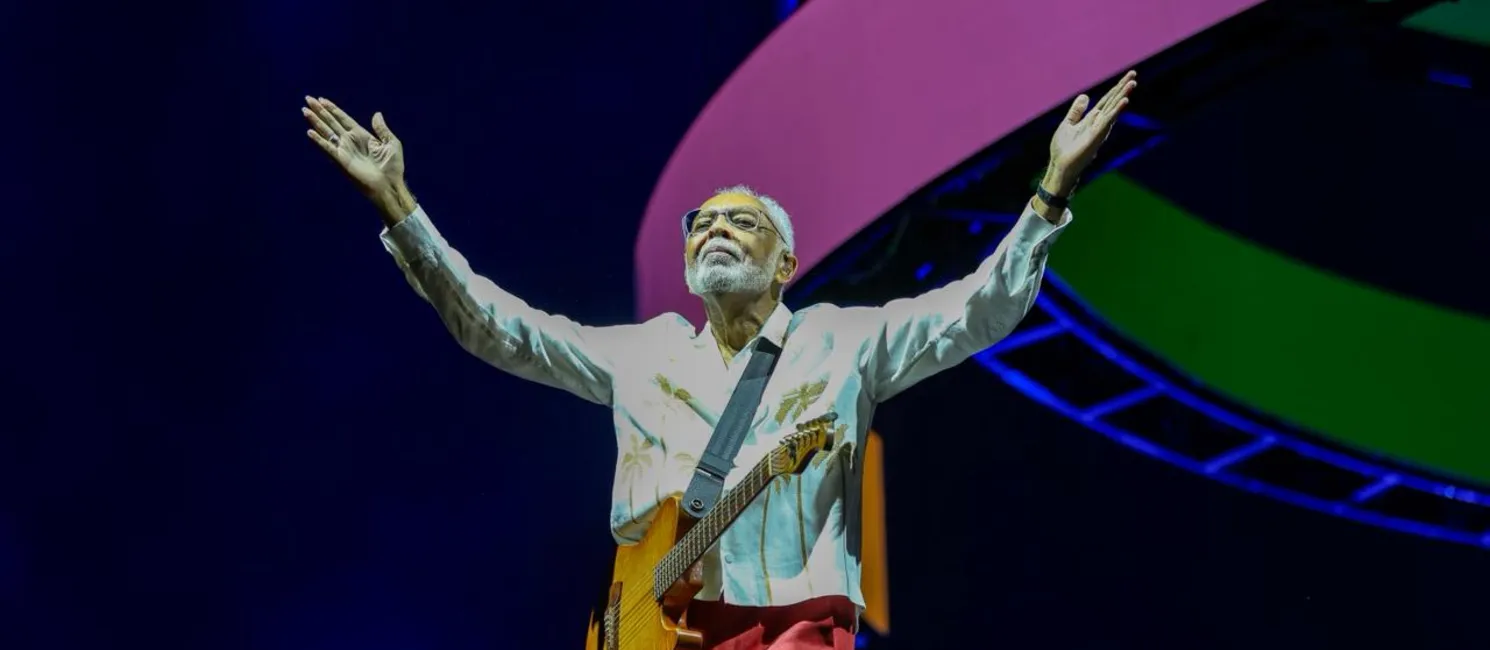Gil emociona público na Arena Fonte Nova