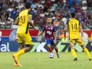 A nadadora concluiu a prova em 2min01s12, credenciando-se para o quarto Mundial paralímpico da carreira
