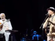 Chegada de Ivete com a camisa do clube chamou atenção do público