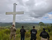 Veículo estava a poucos metros do corpo do PM preso em um barranco