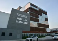 Feira abre concurso para professor com salário de R$ 5,2 mil