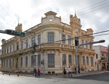 MP mantém suspenso reajuste de salários do alto escalão de Feira - Imagem