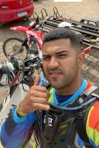 Imagem ilustrativa da imagem Motocilista morre ao colidir moto em árvore durante trilha na Bahia