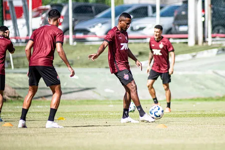 Time do Vitória em treino no Barradão