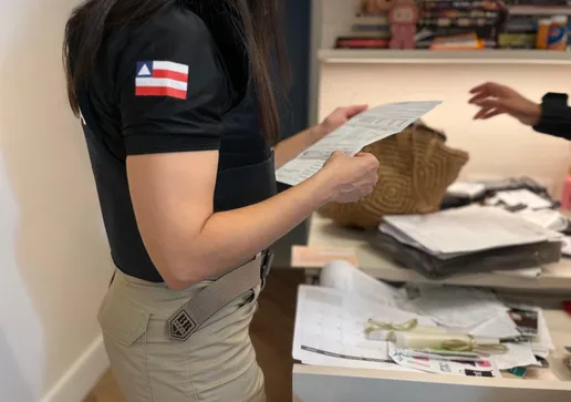 Foram apreendidas 246 caixas de vinhos falsificados durante a operação