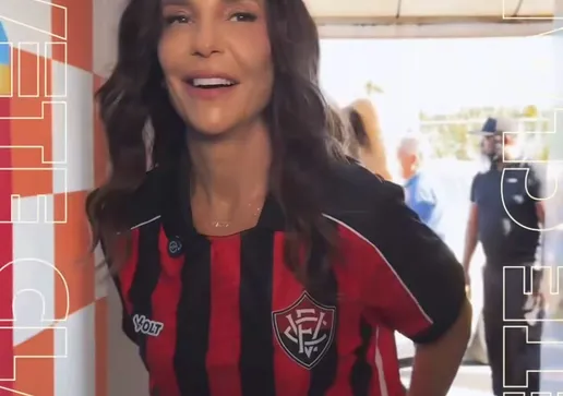Chegada de Ivete com a camisa do clube chamou atenção do público