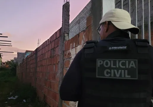 Operação Laranjeiras inclui remoção de símbolos de facção pintados em muros