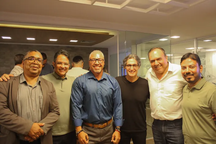 Autoridades e representantes do setor