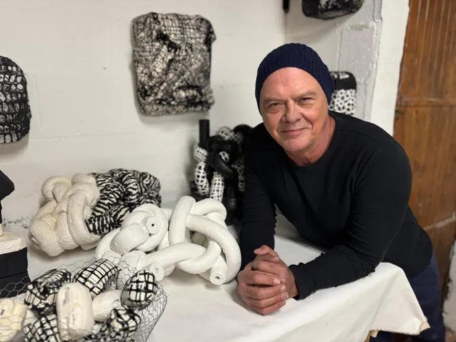 Marcelo apresenta a mostra Effet Secundaire na Alliance Française