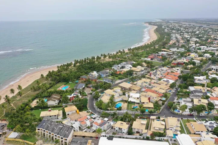 Guarajuba é reconhecida como um dos destinos mais organizados do Litoral Norte da Bahia.