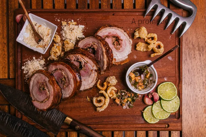 Imagem ilustrativa da imagem Porchetta, o corte suculento que simboliza fartura e sorte