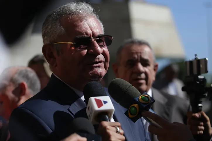 O racha de Angelo Coronel com o governo imperou no noticiário e também nas redes