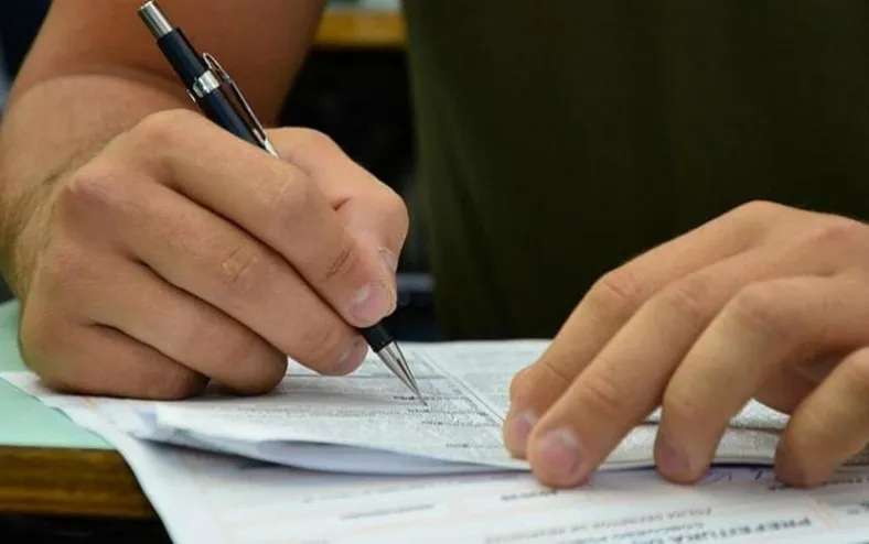 Prefeitura oferece 222 vagas com salários de até R$ 13,6 mil - Imagem