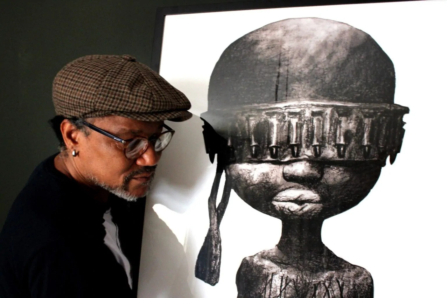 Cartunista Cau Gomez aborda racismo e violência na sociedade em novo livro