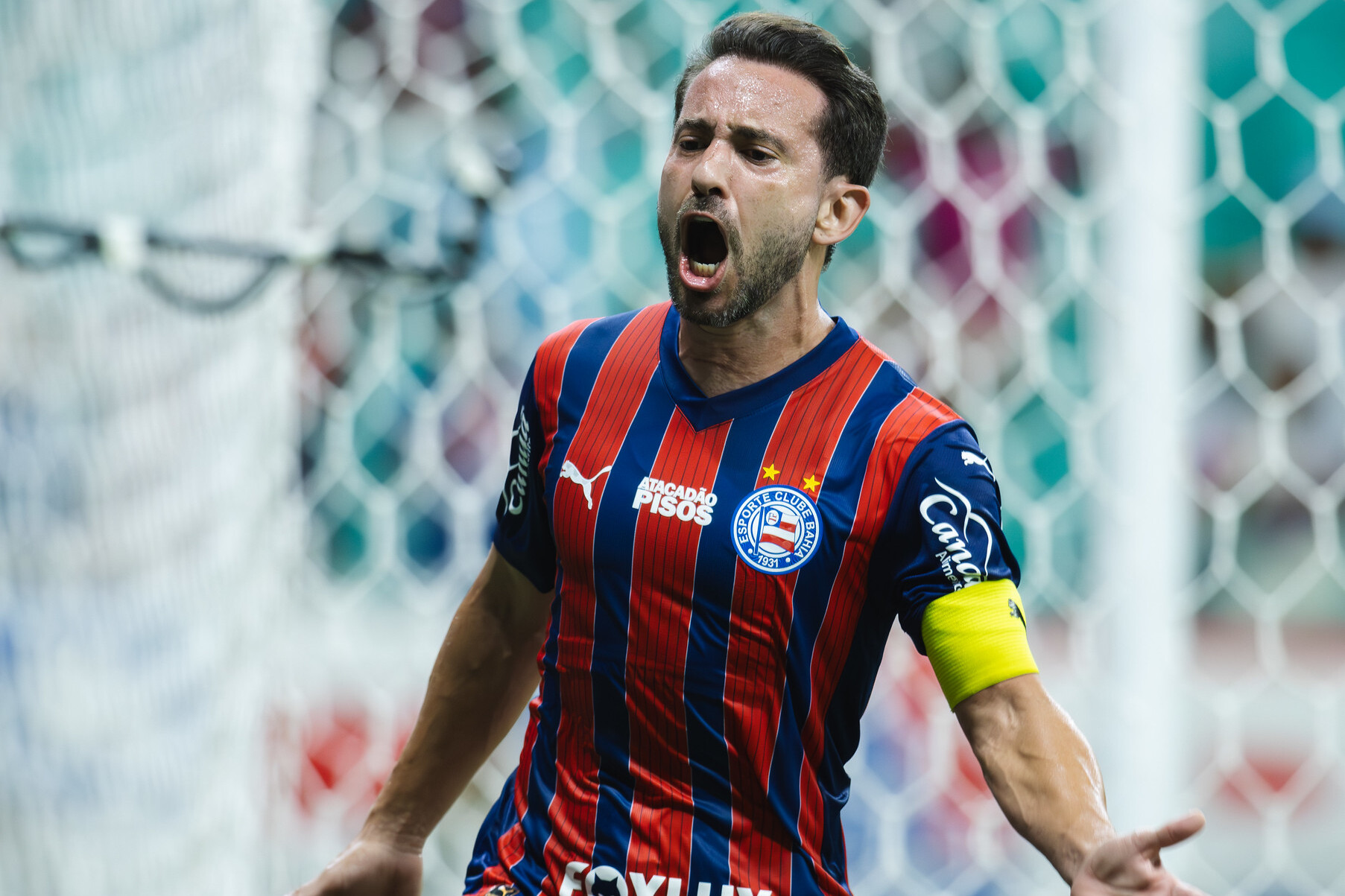 Everton Ribeiro treina com Bell Marques durante pausa da Data FIFA