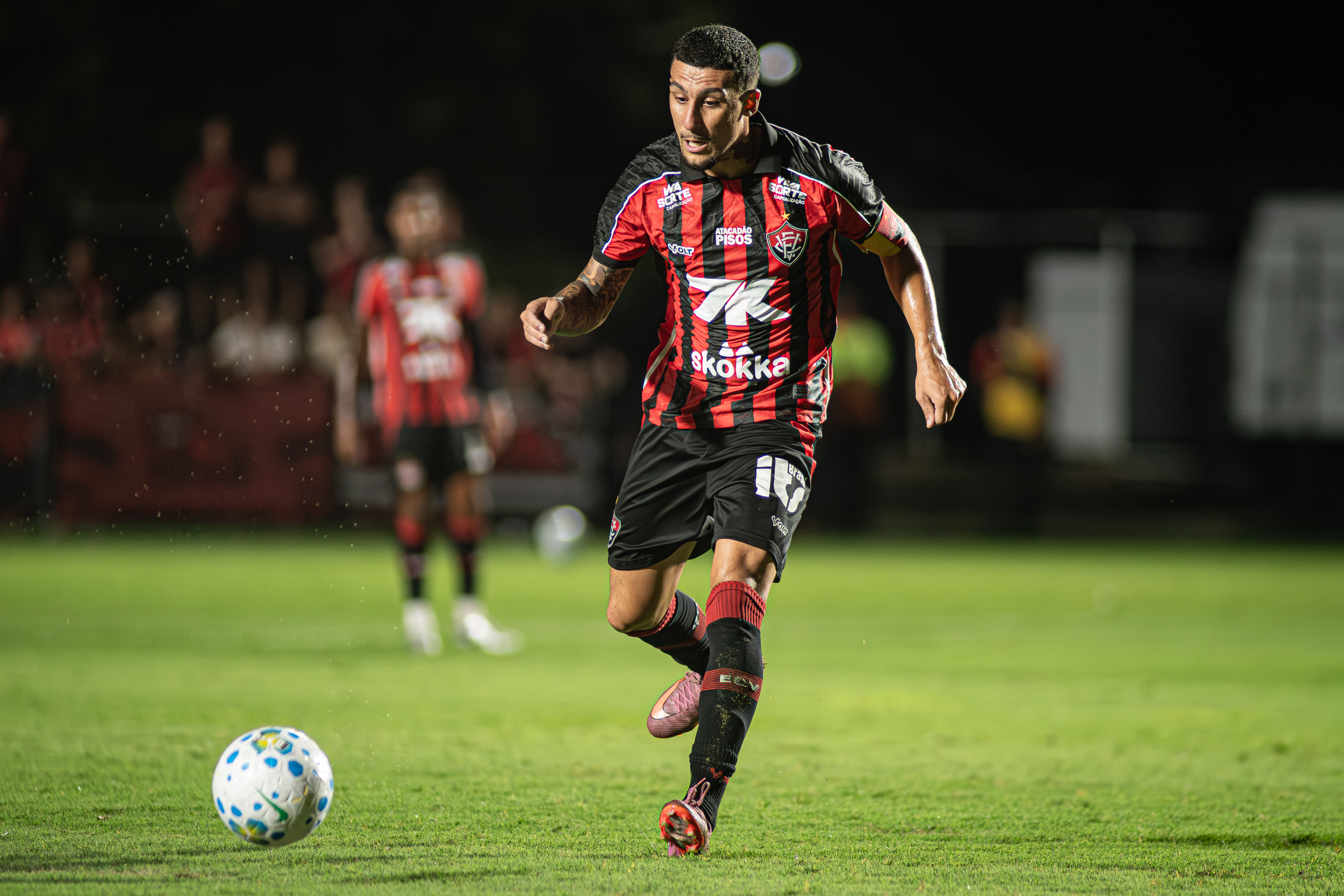 Barcelona x Vitória: onde assistir, prováveis escalações e arbitragem