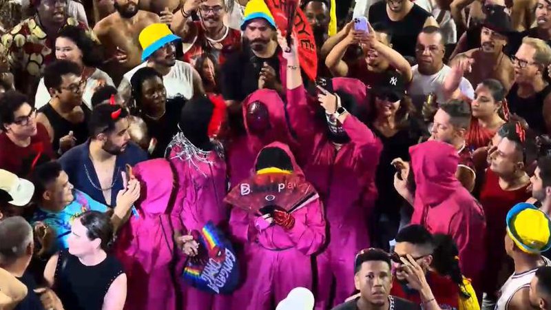 Fantasiada, Daniela Mercury surpreende público e abre carnaval na pipoca