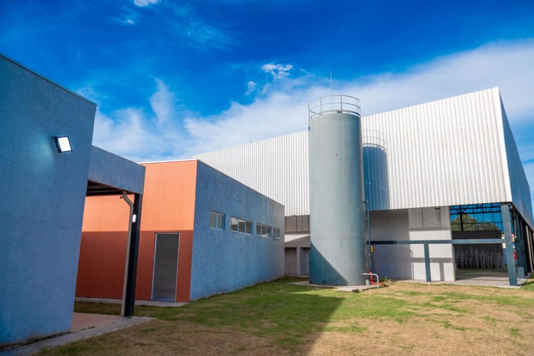 Teixeira de Freitas inaugura nova escola municipal