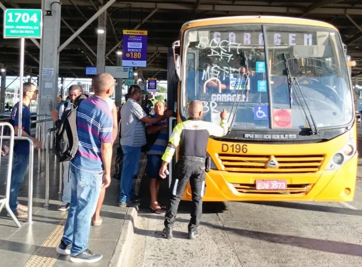 Imagem ilustrativa da imagem 60% da frota resolve? Subúrbio está entre as regiões mais afetadas pela greve de ônibus