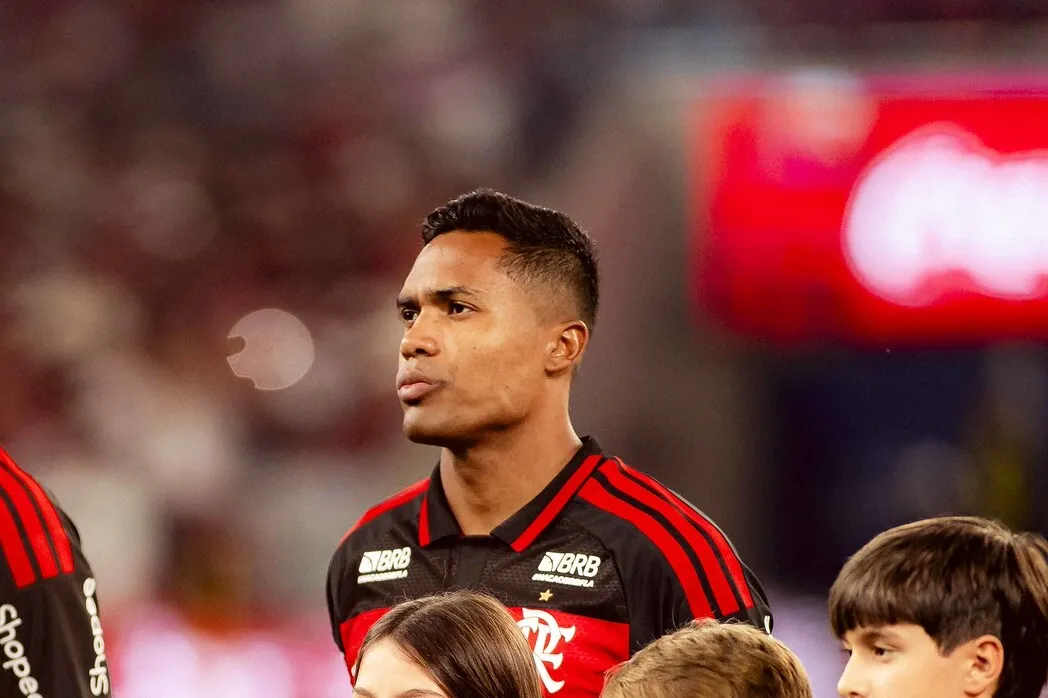 Alex Sandro tem pior nota na partida contra o Vitória