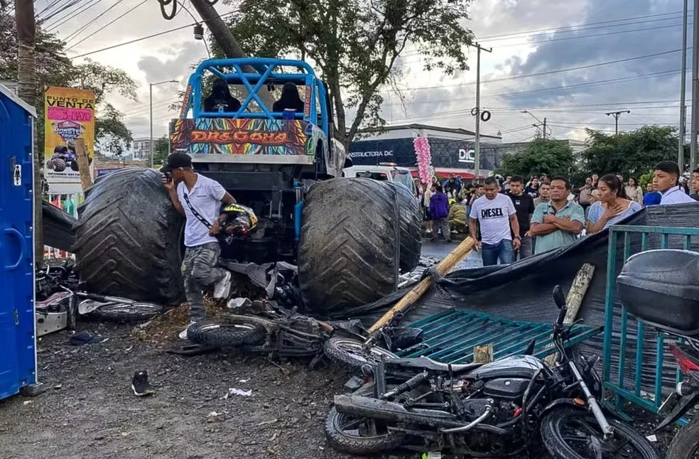Monster Truck depois do acidente que deixou três vítimas fatais na Colômbia