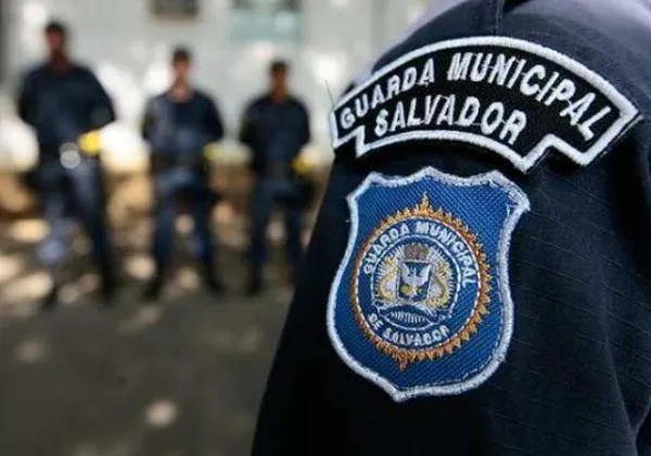 Guardas municipais podem exercer a mesma função que agentes de trânsito.