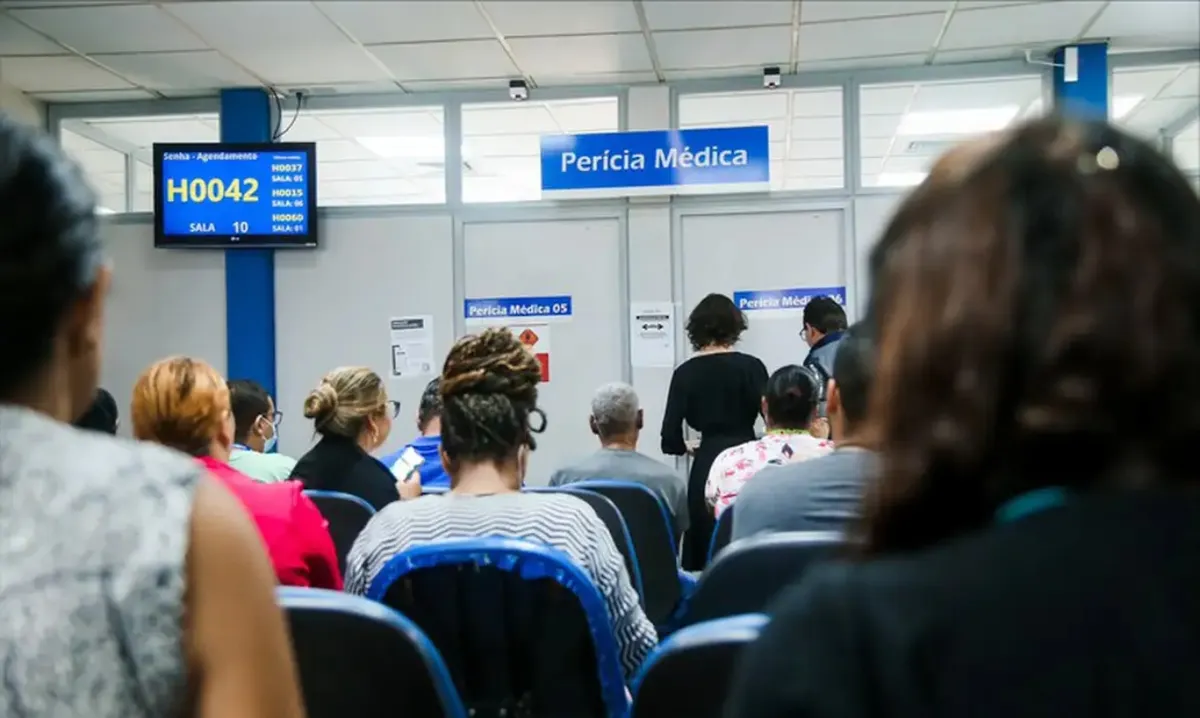 Filas do INSS devem ser zeradas ainda este ano, estima ministro