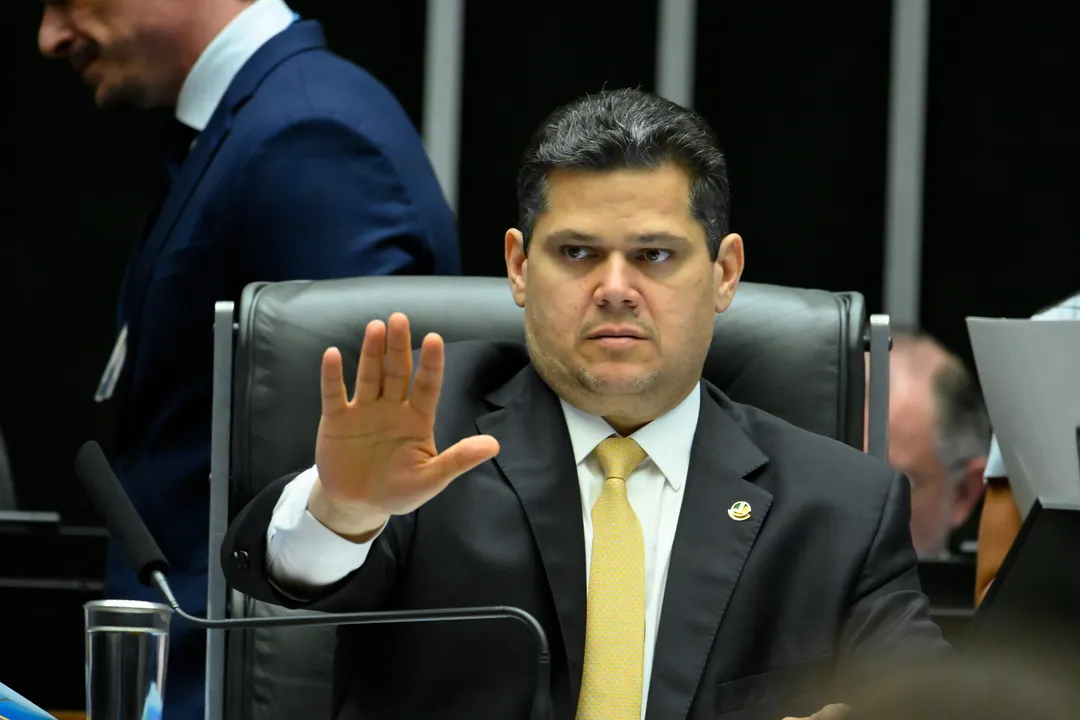 Alcolumbre conduziu sessão que derrubou o veto presidencial.