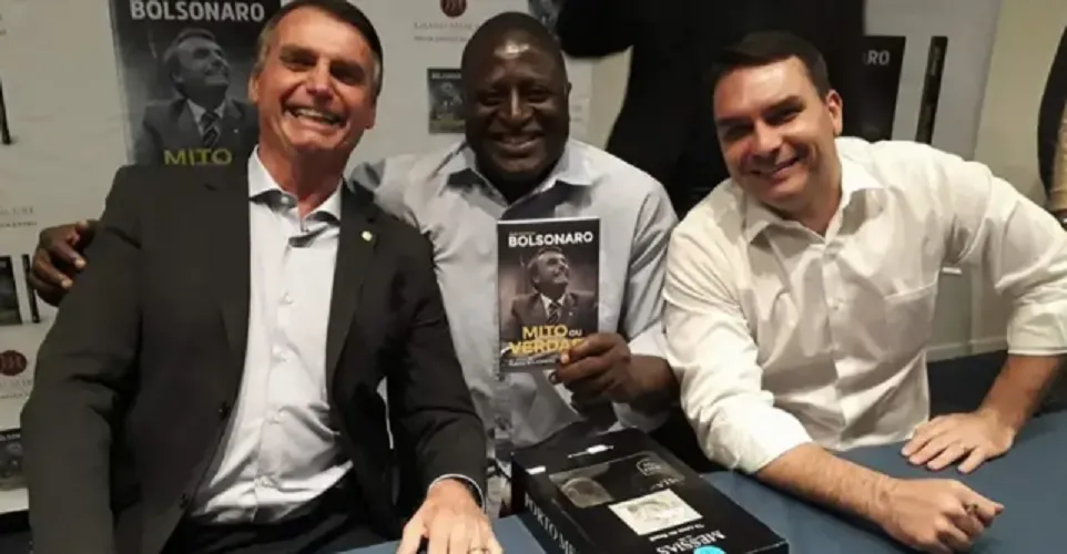 Ofensiva jurídica ocorre apenas um dia após Intercept publicar investigação exclusiva envolvendo o senador Flávio Bolsonaro