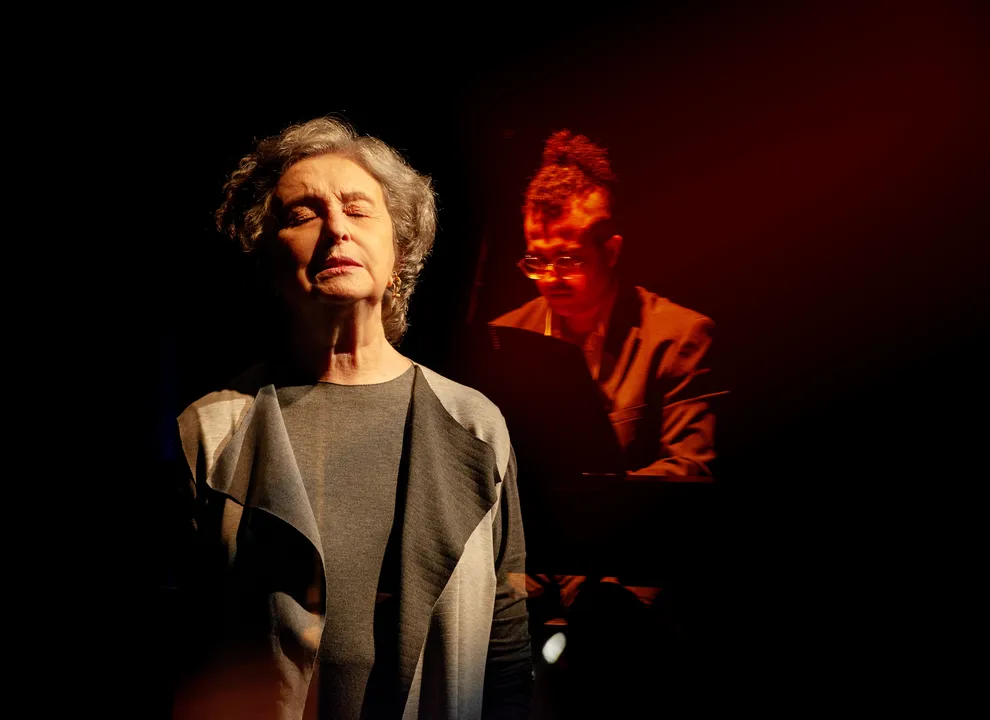 Atriz promete surpreender o público em peça confessional