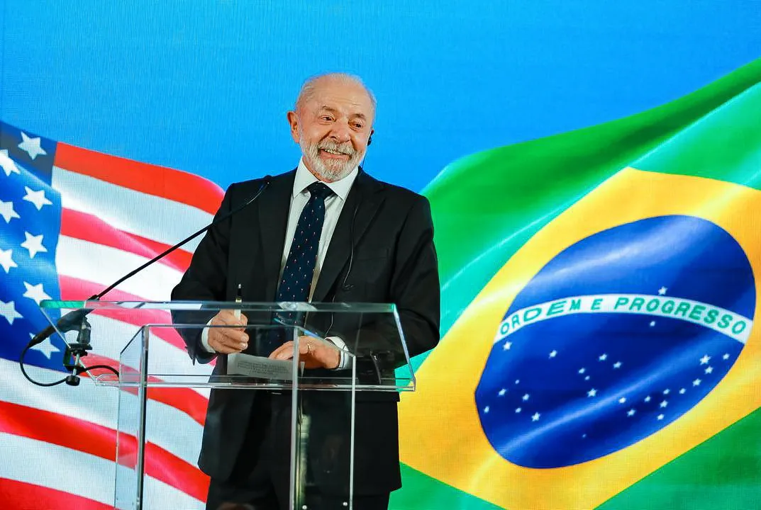 Lula em entrevista coletiva na Embaixada do Braisl nos EUA.