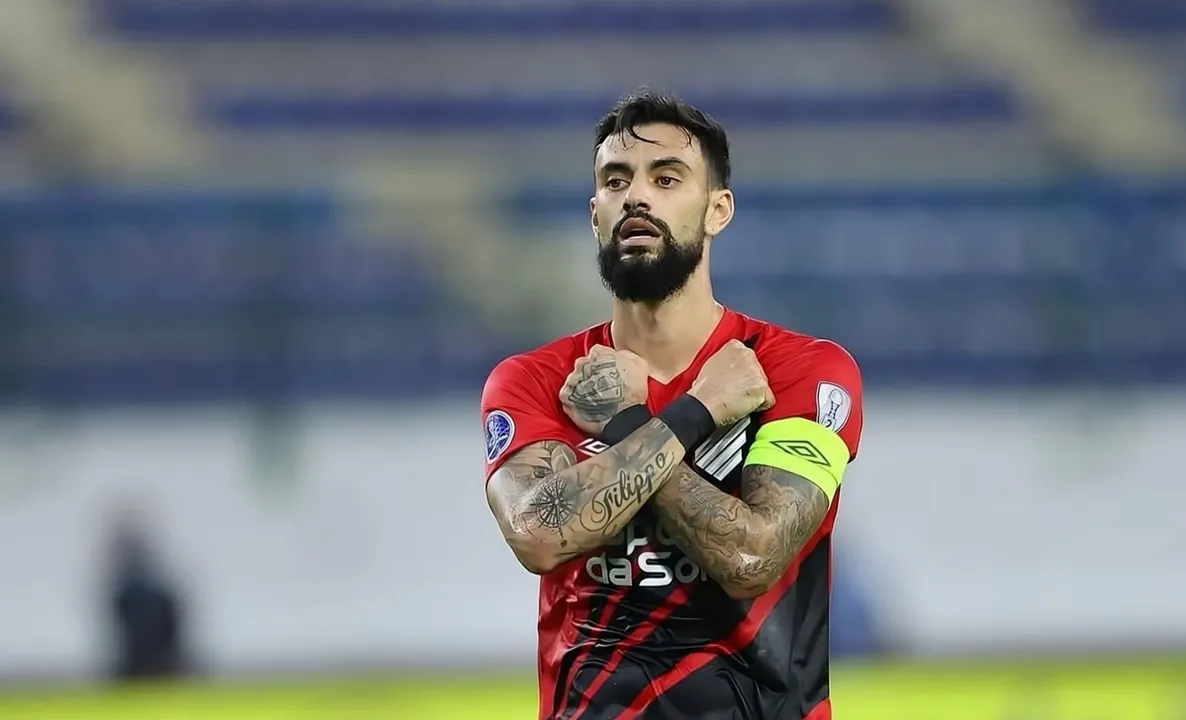 Gonzalo Mastriani em campo pelo Athletico-PR