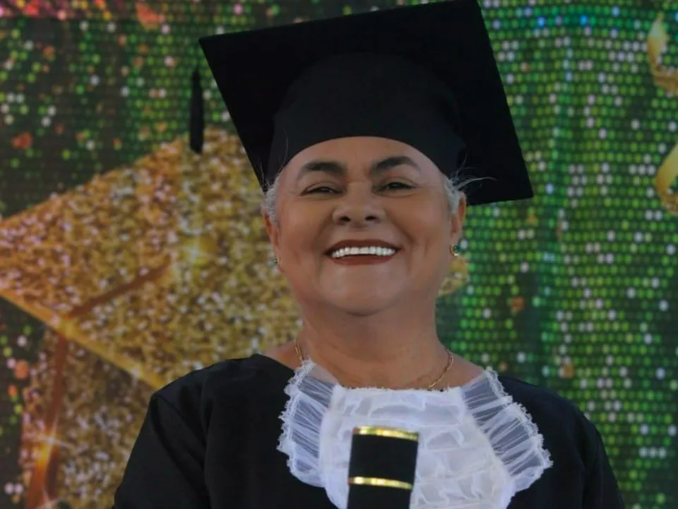 Josélia na formatura da EJA