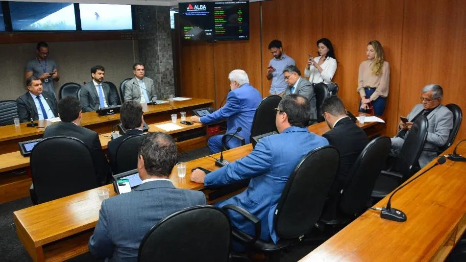 Sessão em comissão temática da Alba