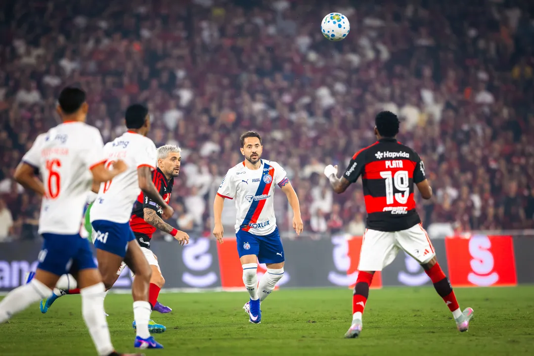 Everton Ribeiro pelo Bahia contra o Flamengo no Maracanã